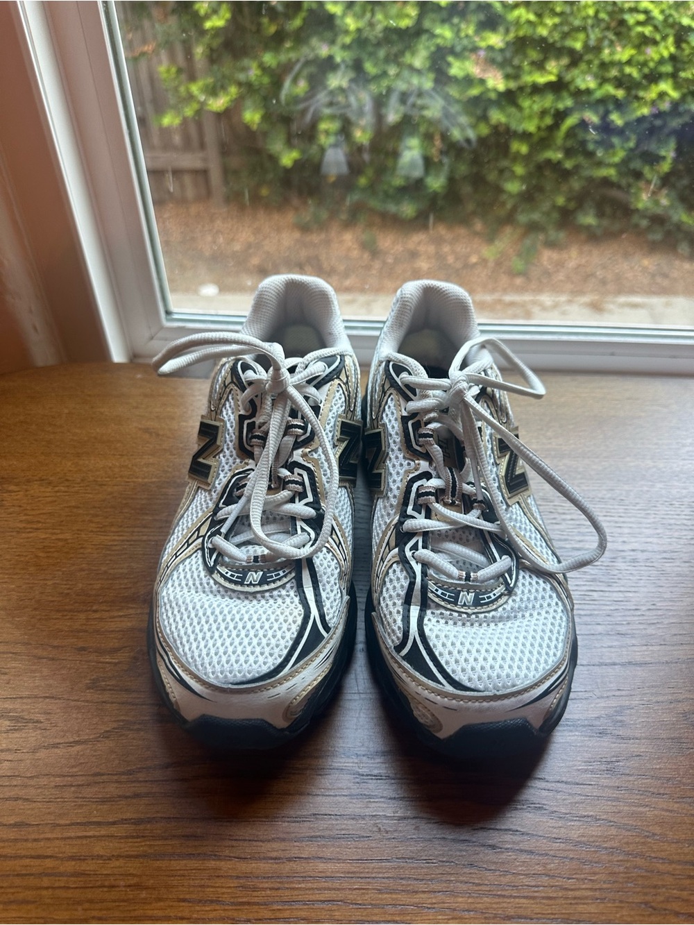 New Balance 740 Women's Size 7.5 - Gold with black sole - Picture 3 of 8